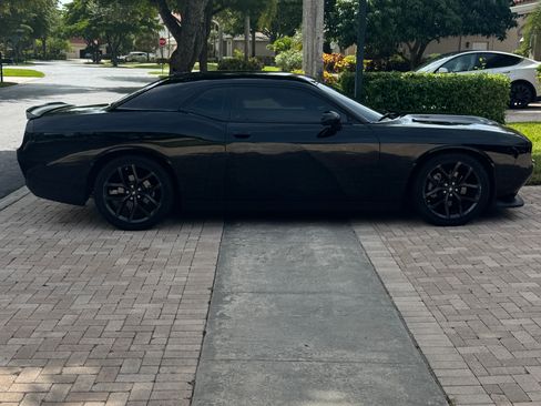 Used 2023 Dodge Challenger GT w/ Blacktop Package image 11