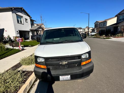 Used 2017 Chevrolet Express 2500 image 4