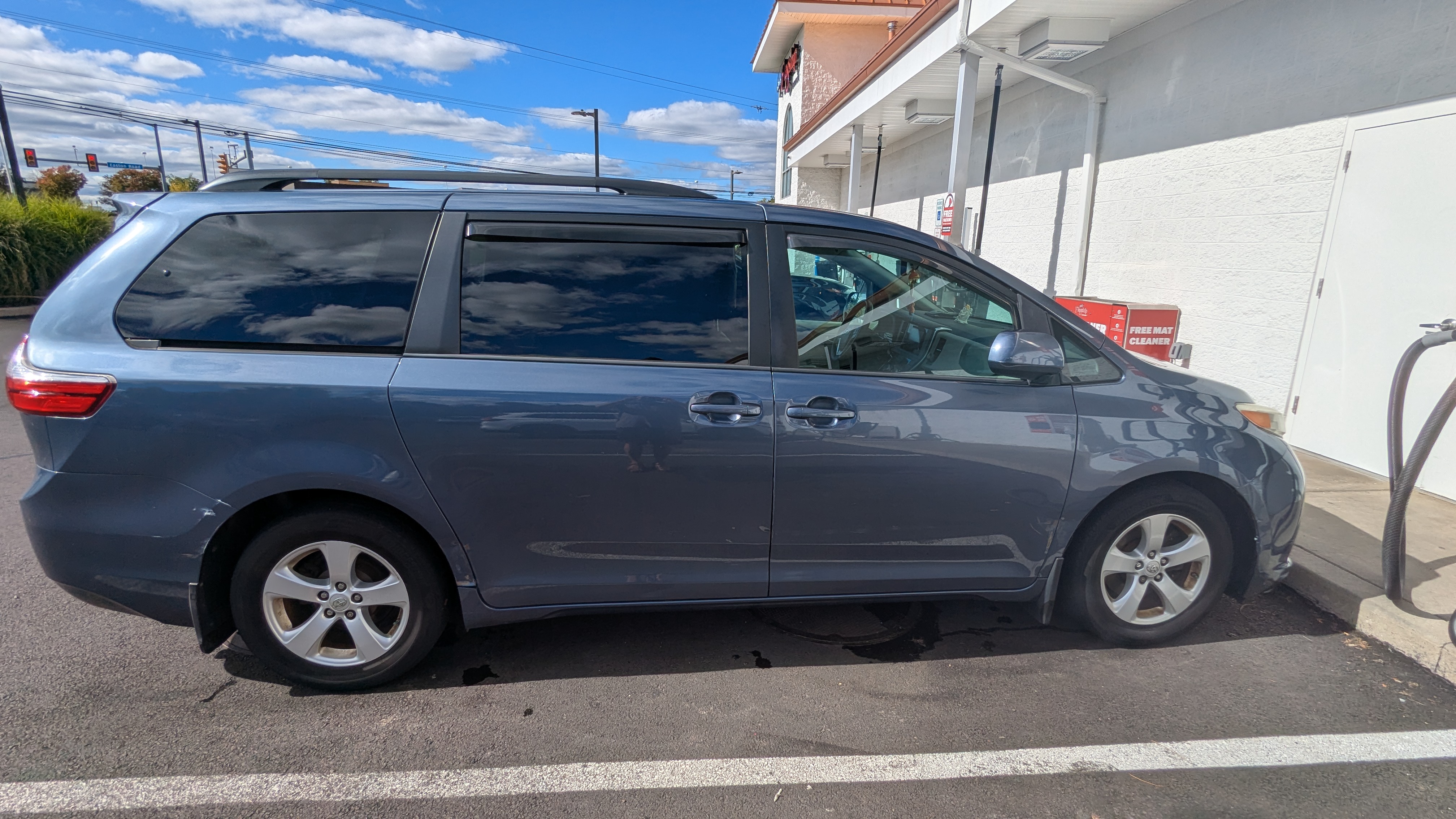 Used 2017 Toyota Sienna LE FWD image 5