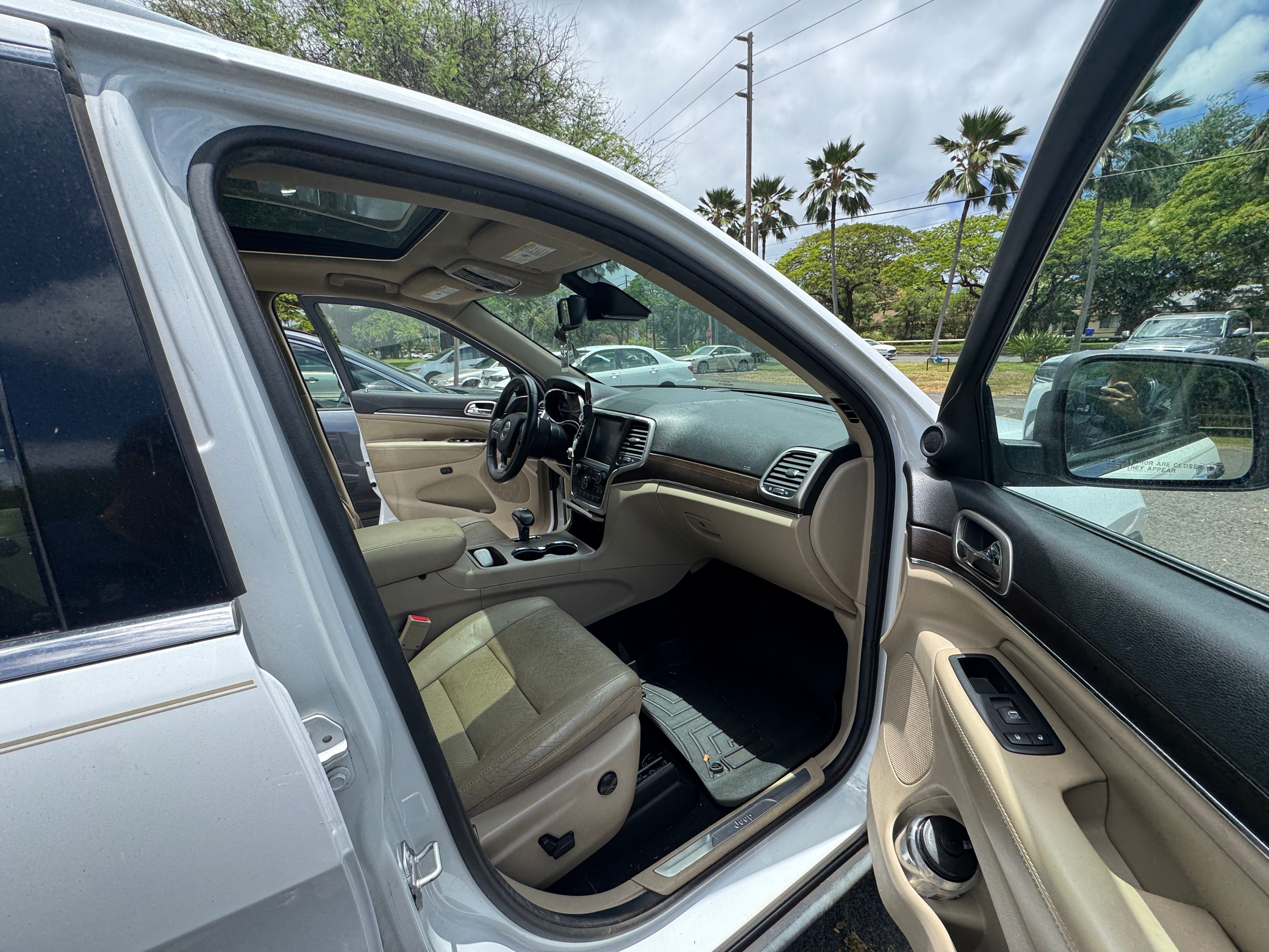 Used 2014 Jeep Grand Cherokee Limited w/ Luxury Group II RWD image 15