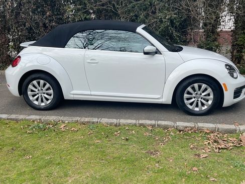 Used 2018 Volkswagen Beetle 2.0T S image 10