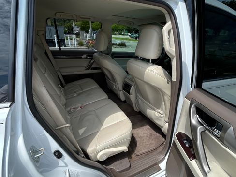 Used 2016 Lexus GX 460 w/ Premium Package AWD/4WD image 13