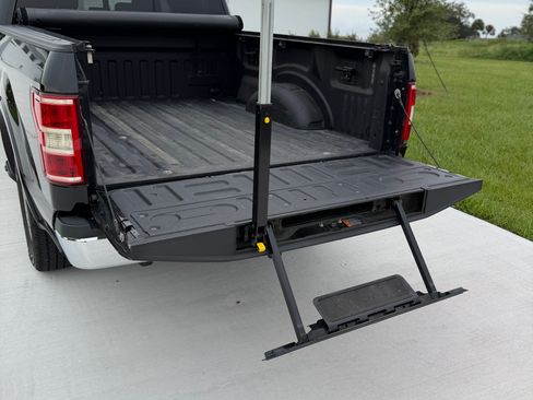 Used 2019 Ford F150 Lariat RWD image 11