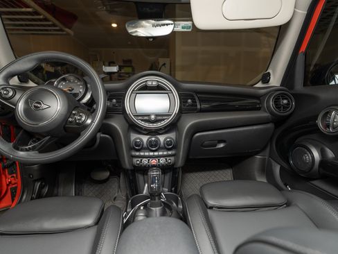 Used 2021 MINI Cooper 4-Door Hardtop w/ Storage Package FWD image 12