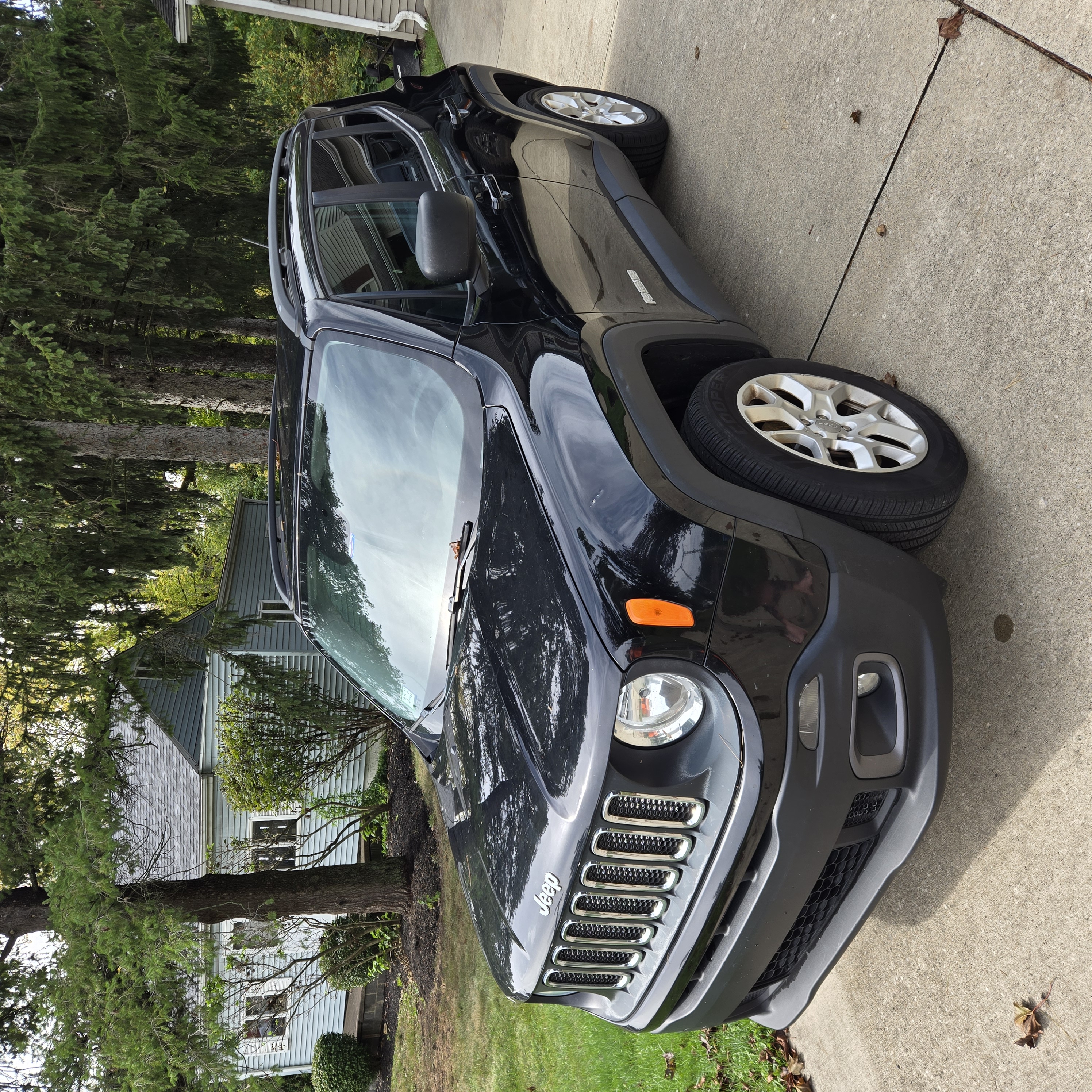 Used 2017 Jeep Renegade Latitude w/ Popular Equipment Group AWD/4WD image 1
