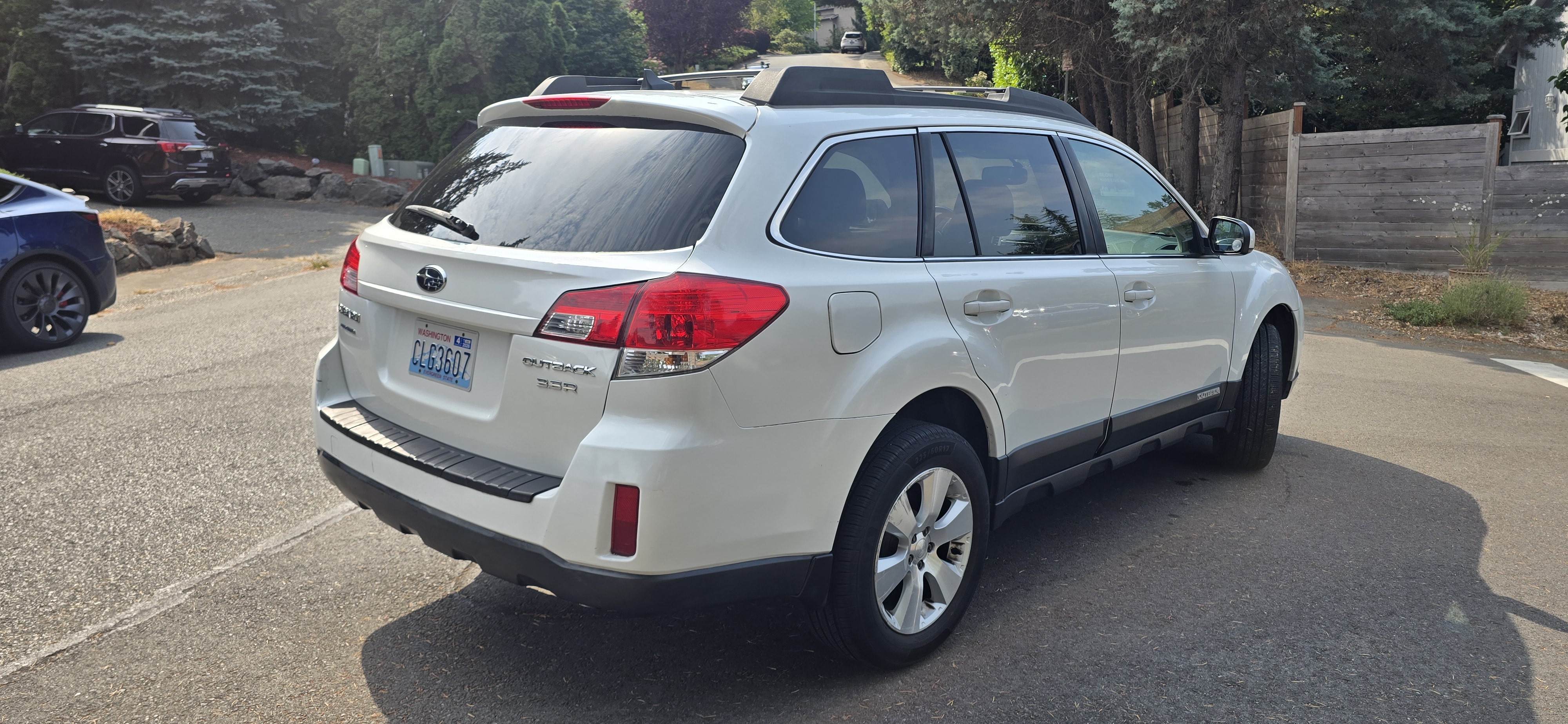 Used 2011 Subaru Outback 3.6R Limited AWD/4WD image 5