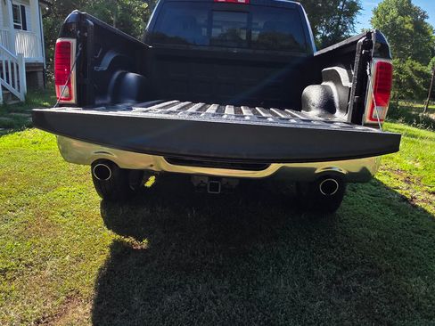 Used 2015 RAM 1500 Laramie w/ Convenience Group image 8