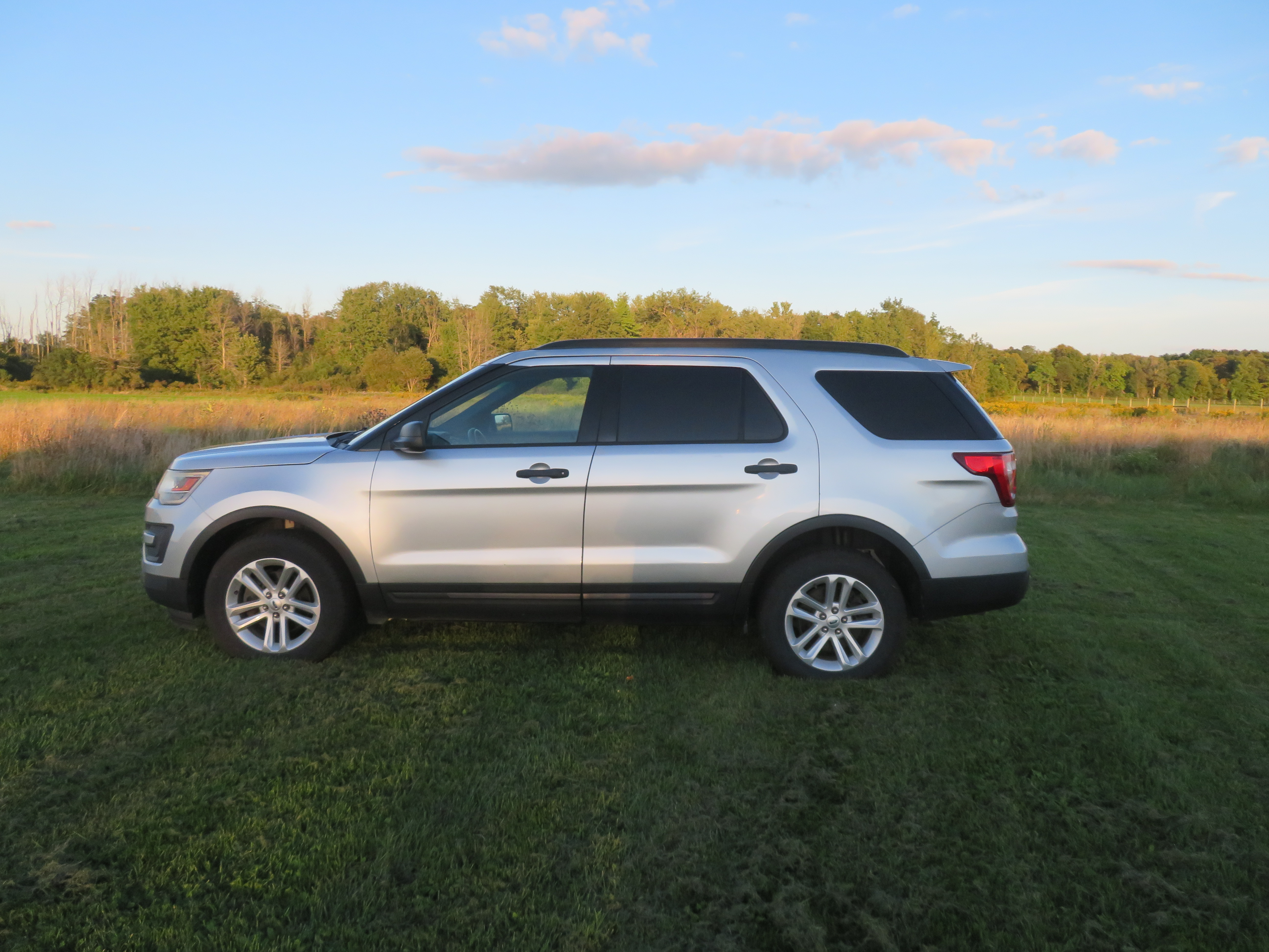 Used 2017 Ford Explorer 4WD image 1