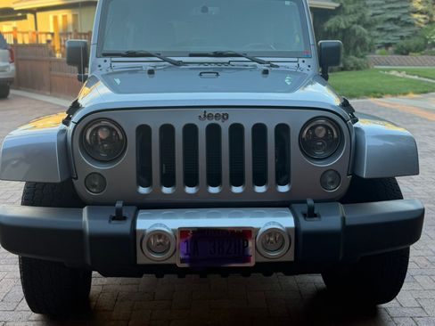 Used 2014 Jeep Wrangler Unlimited Sahara w/ Connectivity Group AWD/4WD image 2