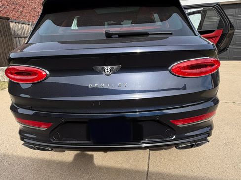 Used 2021 Bentley Bentayga image 11