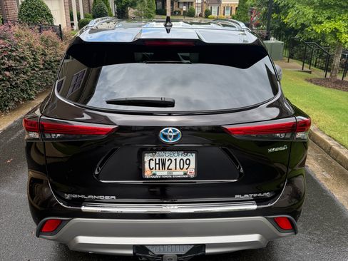 Used 2022 Toyota Highlander Platinum AWD/4WD image 2