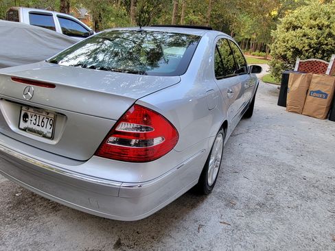 Used 2005 Mercedes-Benz E 500 Sedan image 15