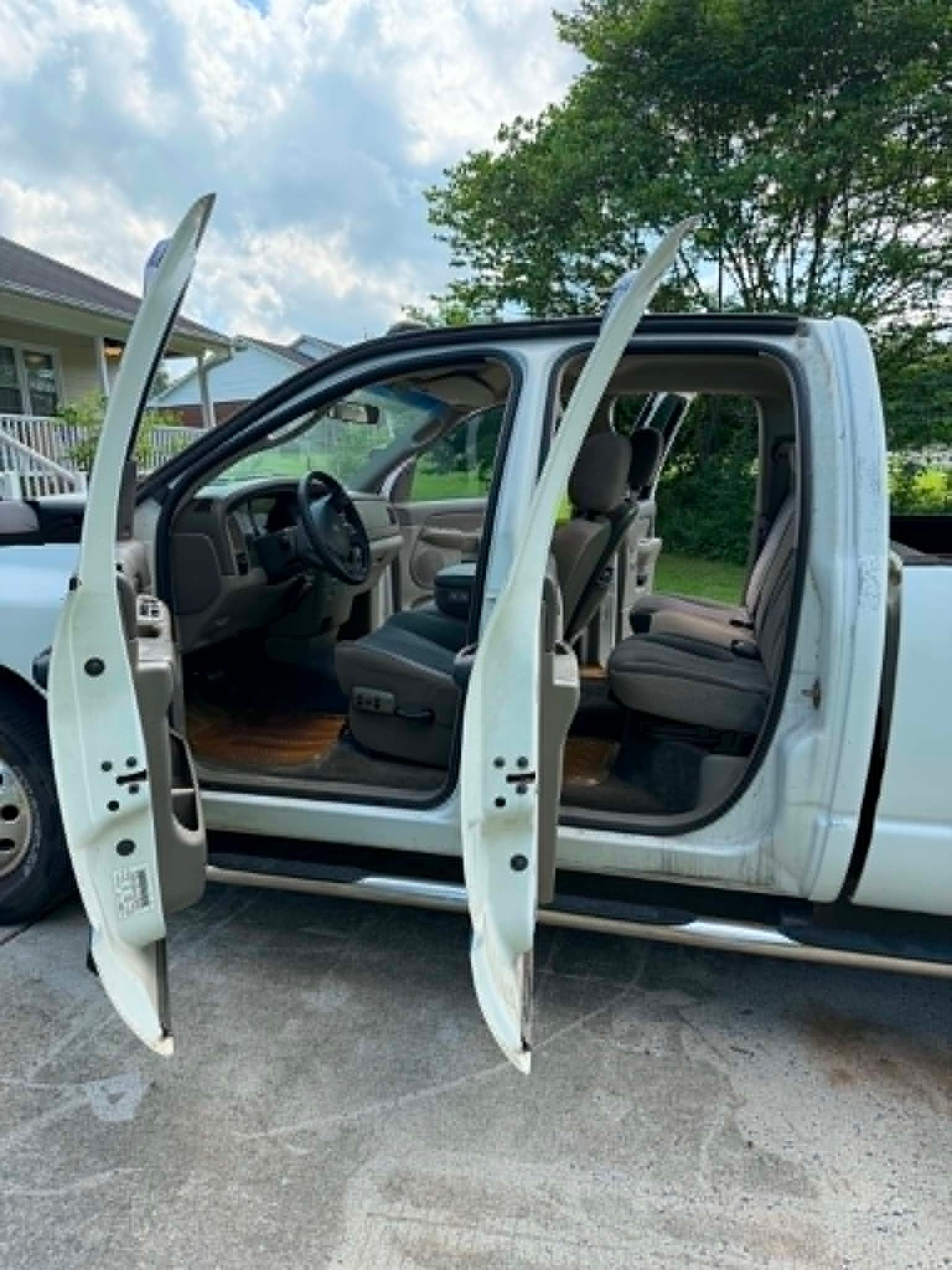 Used 2004 Dodge Ram 3500 Truck SLT w/ Trailer Tow Group RWD image 5
