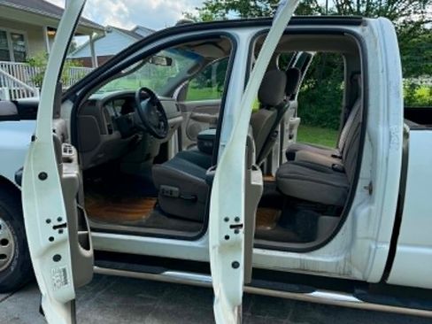 Used 2004 Dodge Ram 3500 Truck SLT w/ Trailer Tow Group RWD image 5