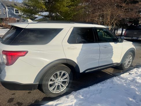 Used 2020 Ford Explorer XLT w/ Equipment Group 202A image 2