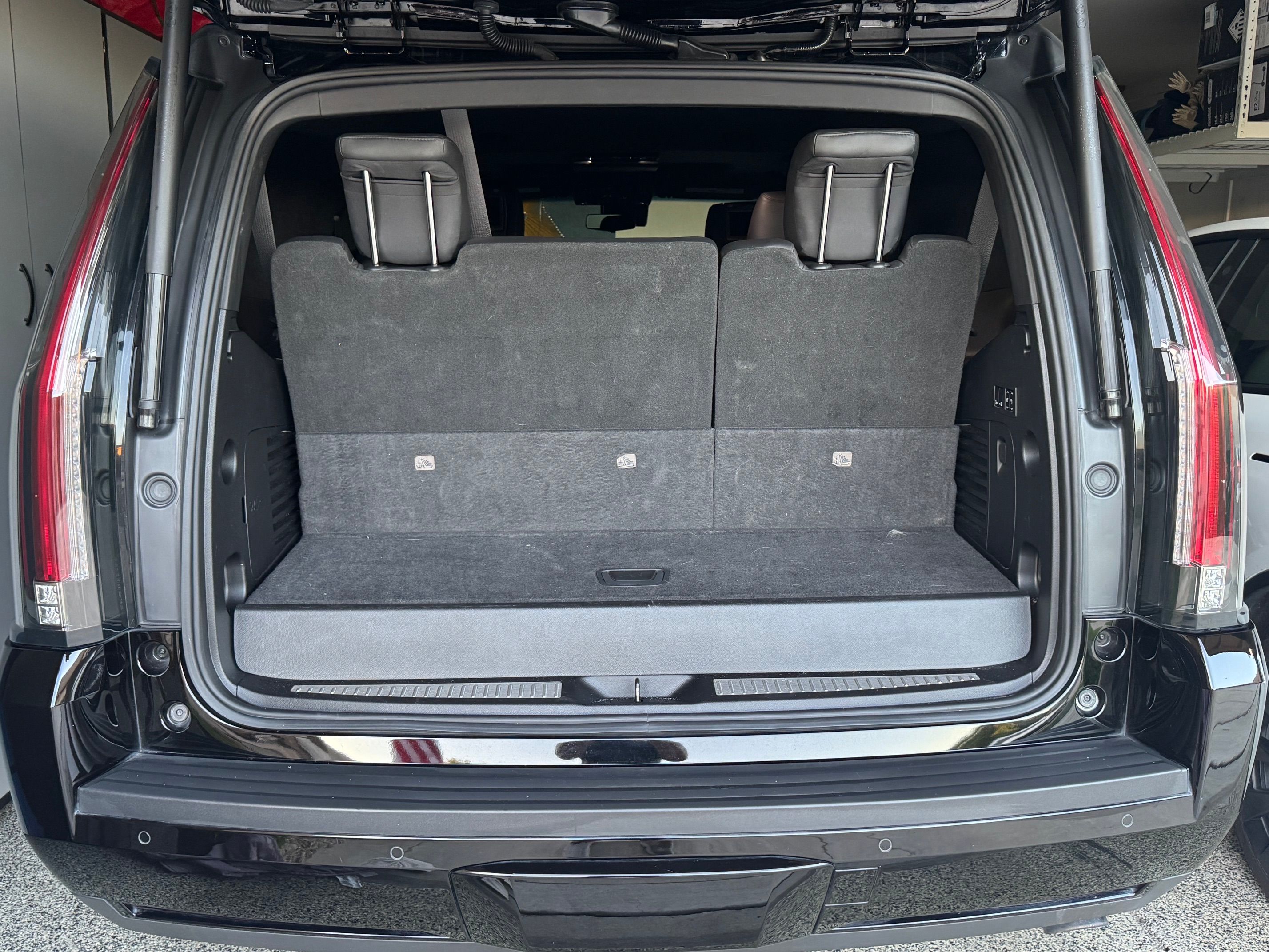 Used 2019 Cadillac Escalade Platinum AWD/4WD image 18