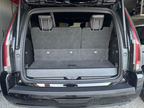 Used 2019 Cadillac Escalade Platinum AWD/4WD image 18