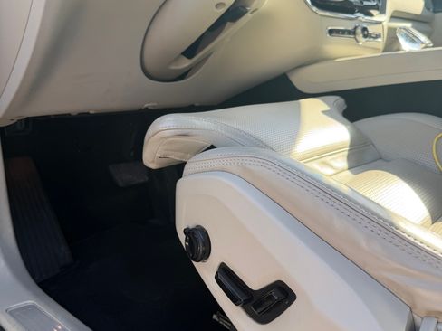 Used 2023 Volvo XC60 B5 Ultimate image 13