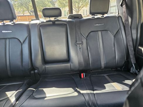 Used 2017 Ford F150 Platinum w/ Equipment Group 701A Luxury image 15