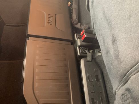 Used 2020 Jeep Gladiator Rubicon AWD/4WD image 9