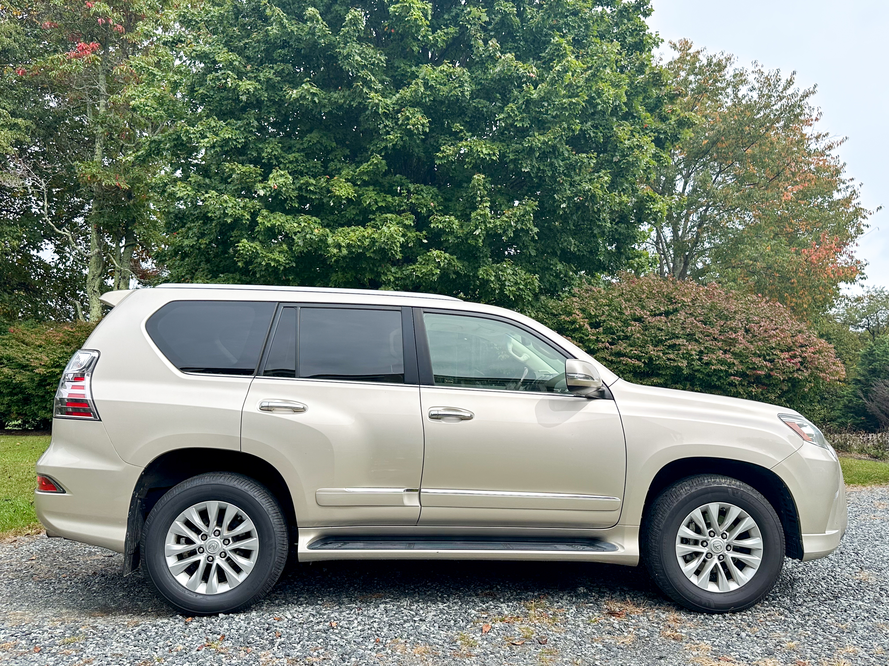 Used 2015 Lexus GX 460 w/ Premium Package AWD/4WD image 2