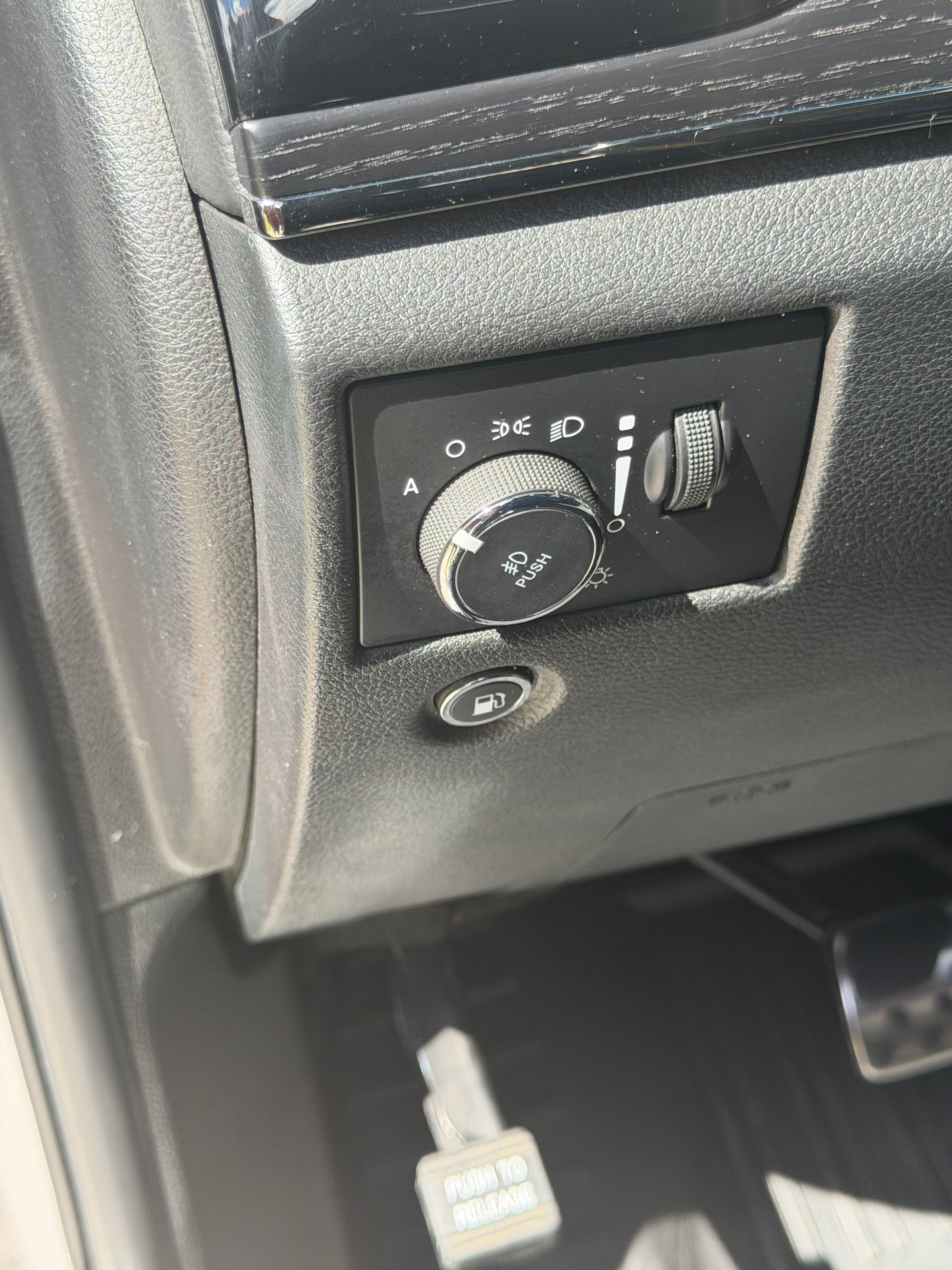 Used 2019 Jeep Grand Cherokee High Altitude AWD/4WD image 17