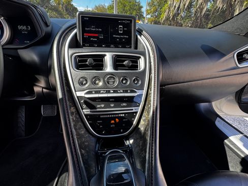 Used 2018 Aston Martin DB11 V12 image 13