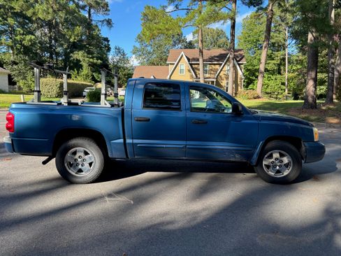 Used 2005 Dodge Dakota Laramie w/ Trailer Tow Group image 2