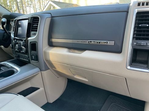 Used 2018 RAM 3500 Laramie Longhorn image 18