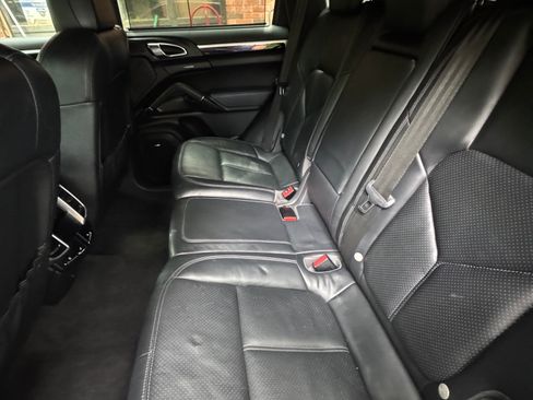 Used 2014 Porsche Cayenne Diesel w/ Comfort Plus Package AWD/4WD image 6