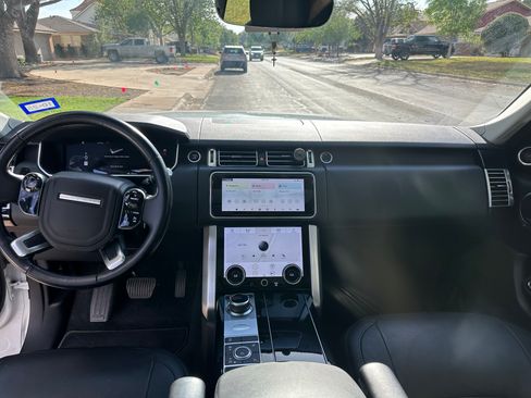 Used 2020 Land Rover Range Rover HSE image 9