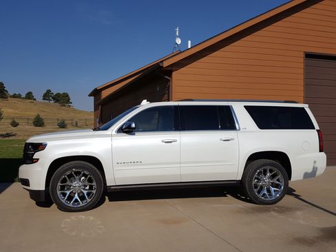 Used 2016 Chevrolet Suburban LTZ image 4