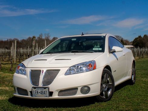 Used 2008 Pontiac G6 GXP w/ Sun And Sound Package FWD image 2