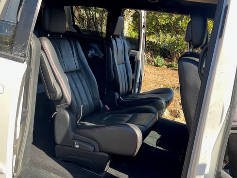 Used 2013 Dodge Grand Caravan R/T w/ Trailer Tow Group image 6