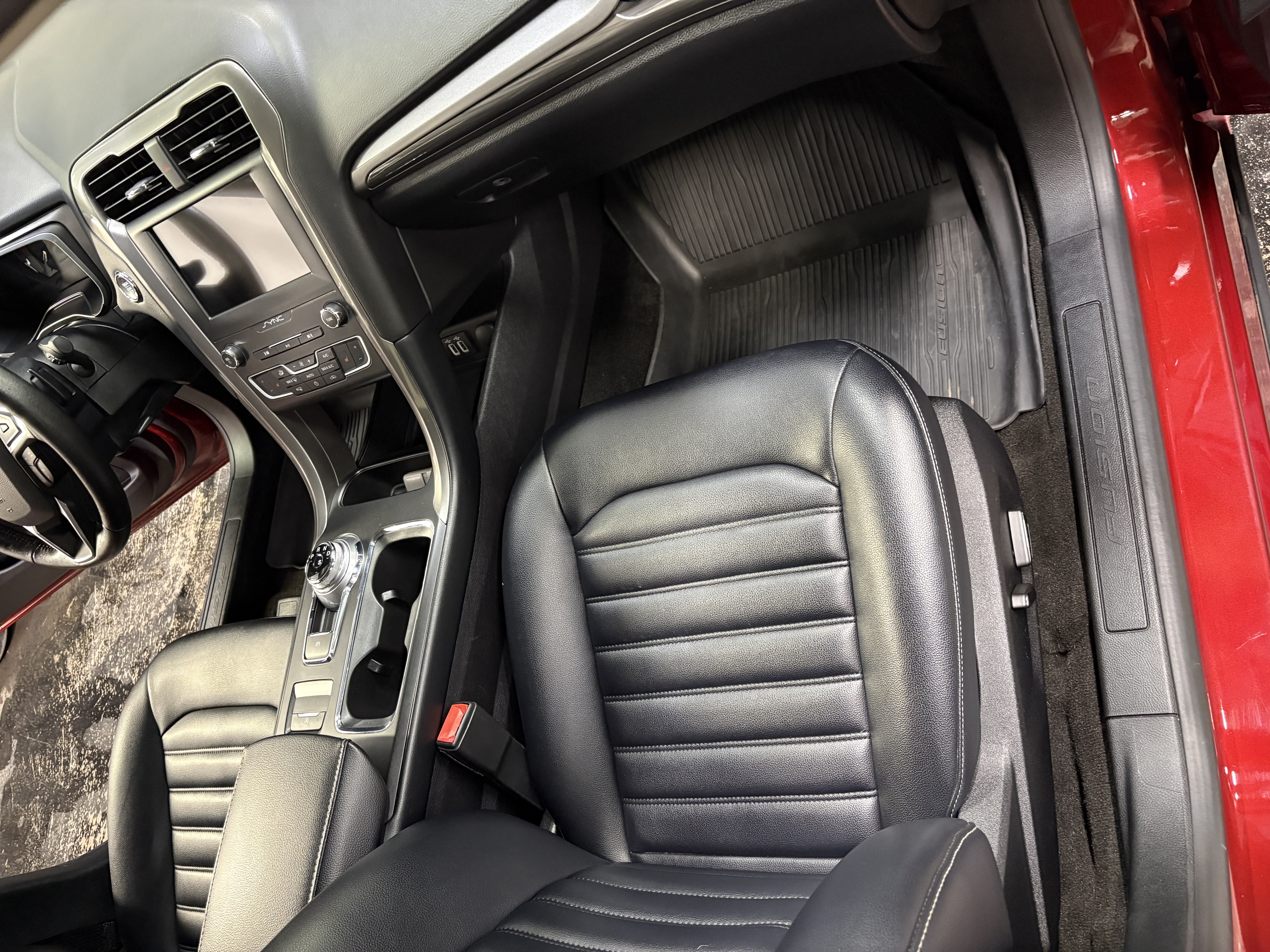 Used 2019 Ford Fusion SEL FWD image 16