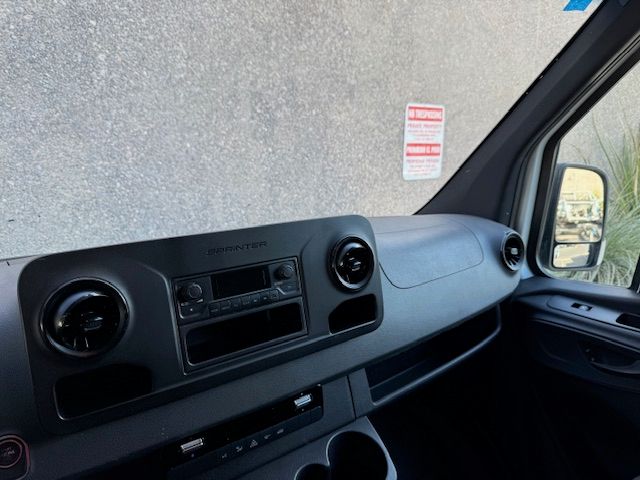Used 2021 Mercedes-Benz Sprinter 2500 image 6