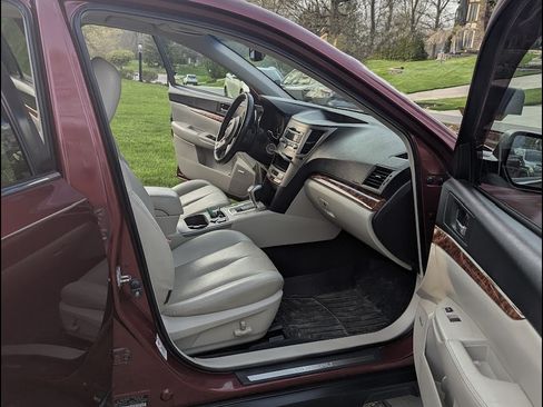 Used 2011 Subaru Outback 3.6R Limited w/ PWR Moonroof Pkg image 12