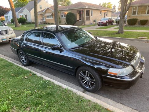 Used 2007 Lincoln Town Car Signature image 1