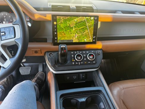 Used 2023 Land Rover Defender 130 First Edition image 12