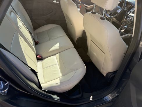 Used 2016 Ford Focus Titanium FWD image 10