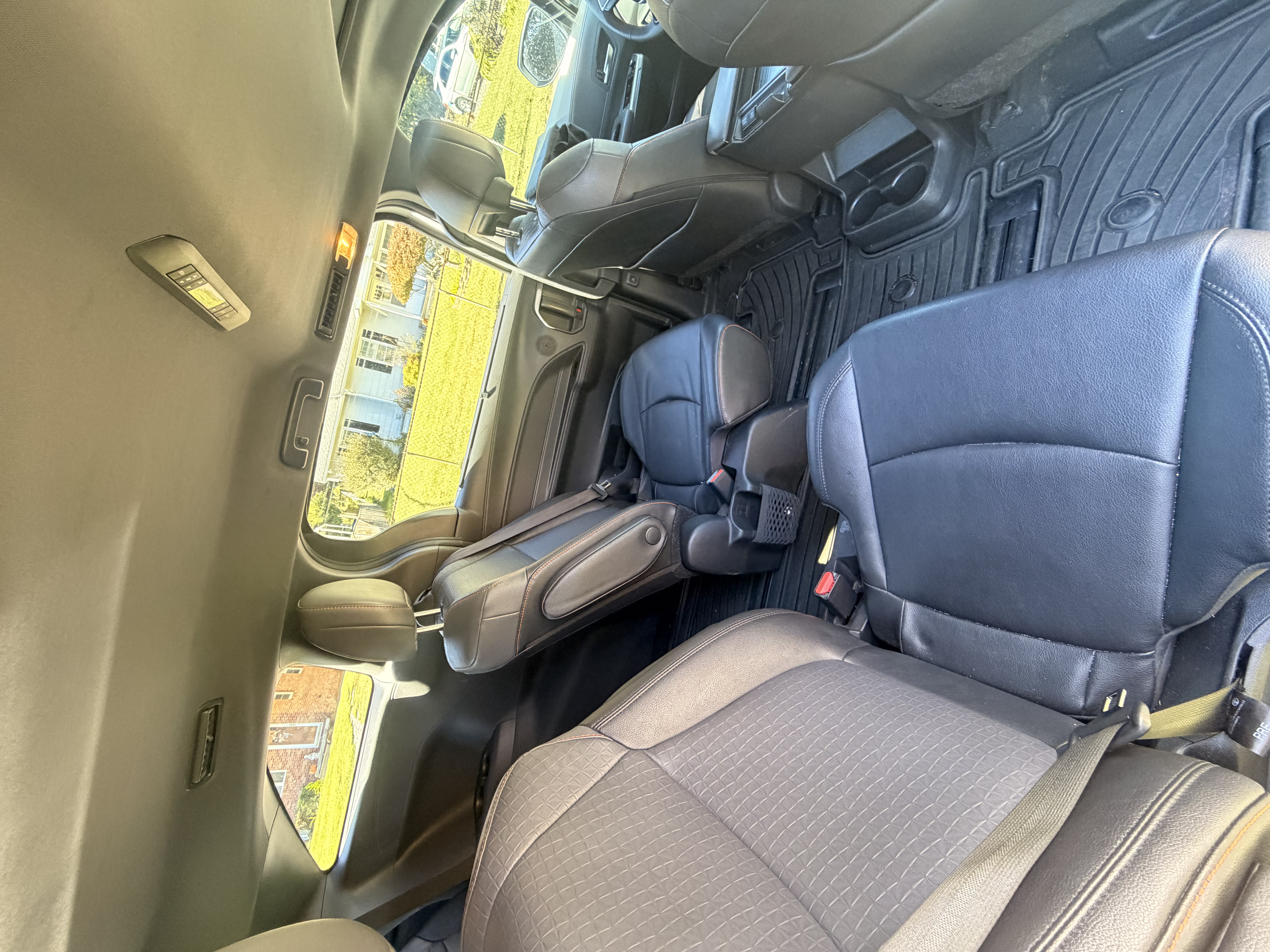 Used 2023 Toyota Sienna XSE FWD image 10