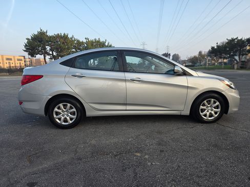 Used 2013 Hyundai Accent GLS image 9