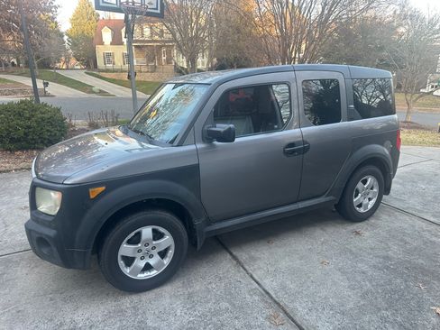 Used 2005 Honda Element EX image 1