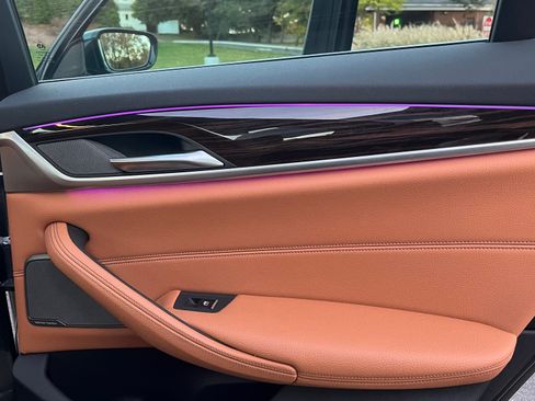 Used 2019 BMW 530e xDrive w/ Convenience Package image 15