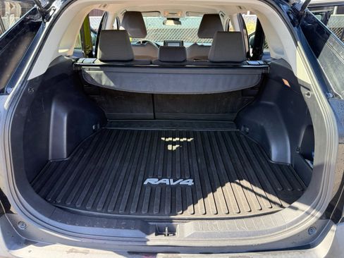 Used 2020 Toyota RAV4 XLE image 11