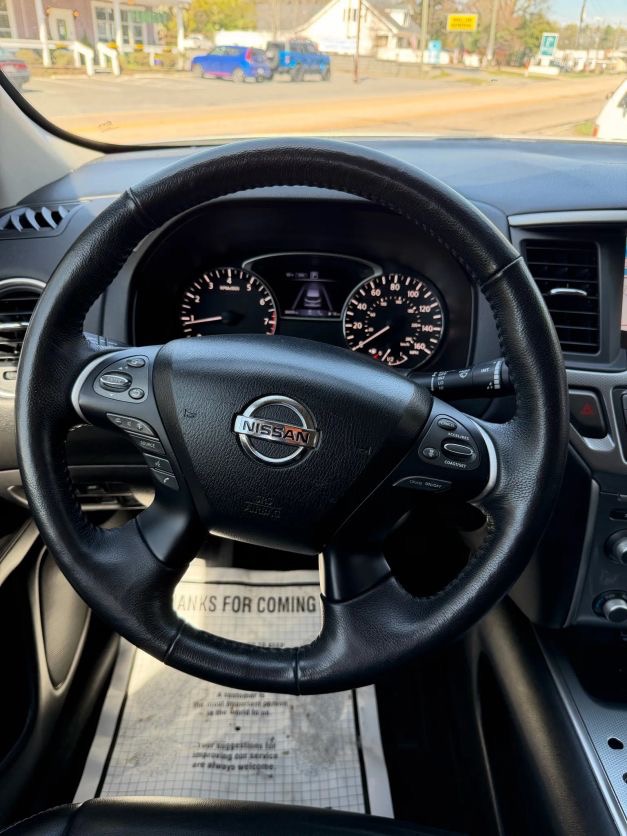 Used 2019 Nissan Pathfinder SL AWD/4WD image 14