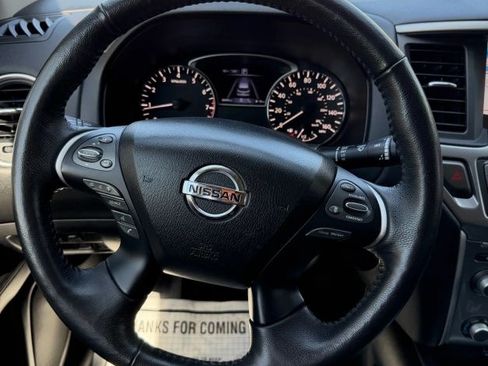 Used 2019 Nissan Pathfinder SL AWD/4WD image 14