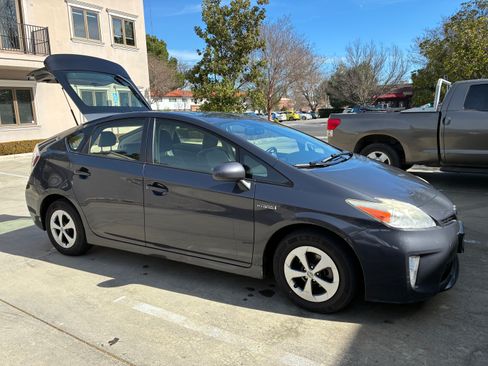 Used 2013 Toyota Prius Four image 2