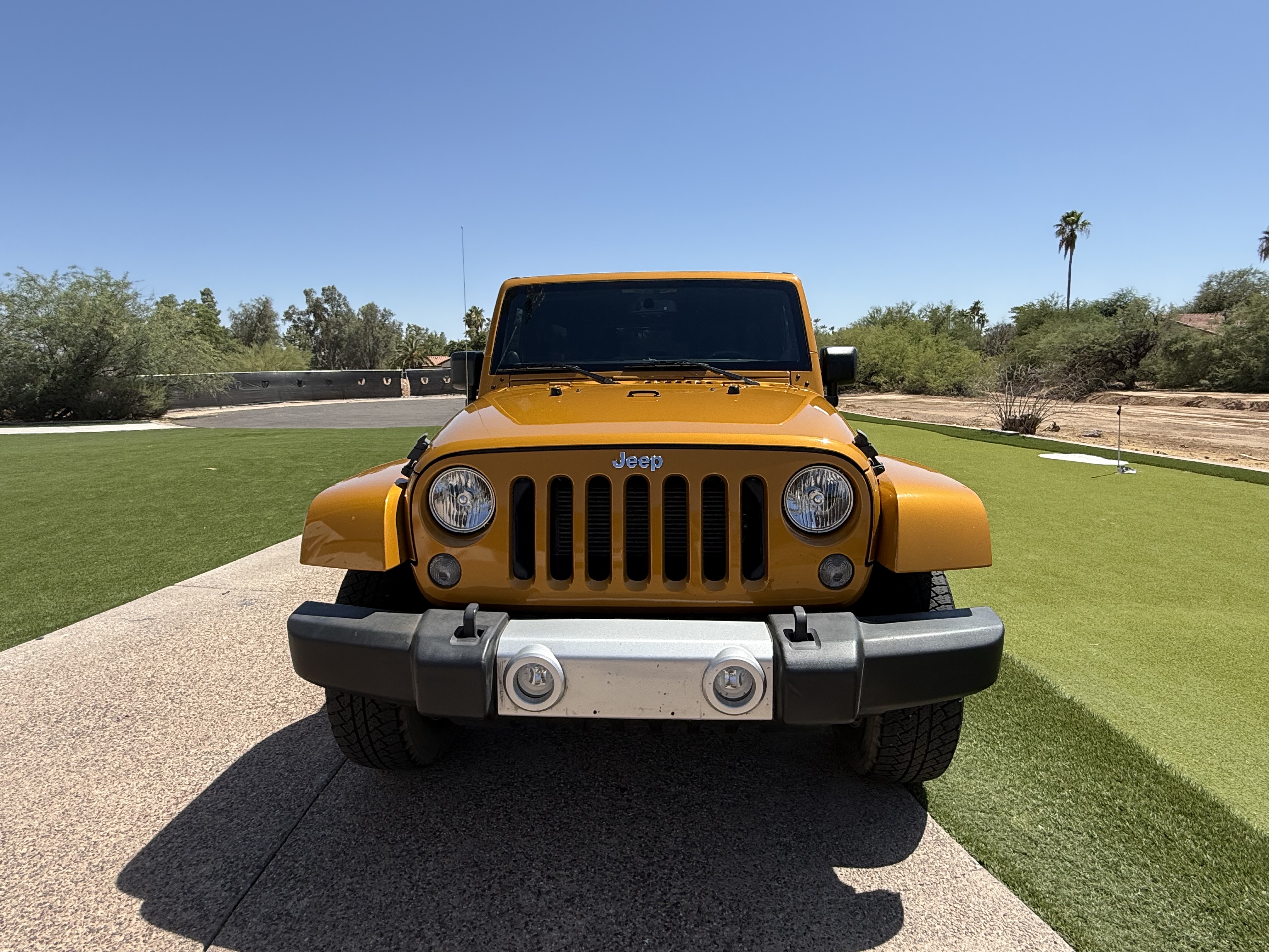 Used 2014 Jeep Wrangler Unlimited Sahara w/ Connectivity Group AWD/4WD image 2