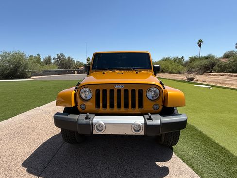 Used 2014 Jeep Wrangler Unlimited Sahara w/ Connectivity Group AWD/4WD image 2